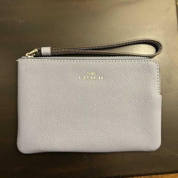 NWOT Coach Light Blue Corner Wristlet - Picture 2 of 4